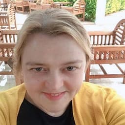 Dentist Gülşen Keskin
