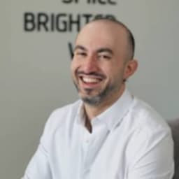 Dentist Elşen Yusufoğlu