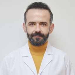 Surgeon Hakan Kök