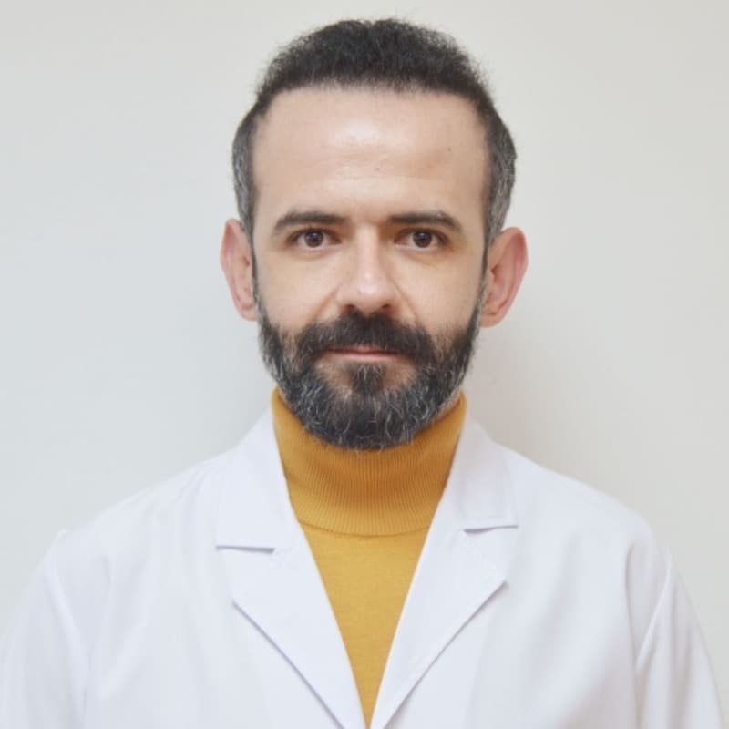 Surgeon Hakan Kök