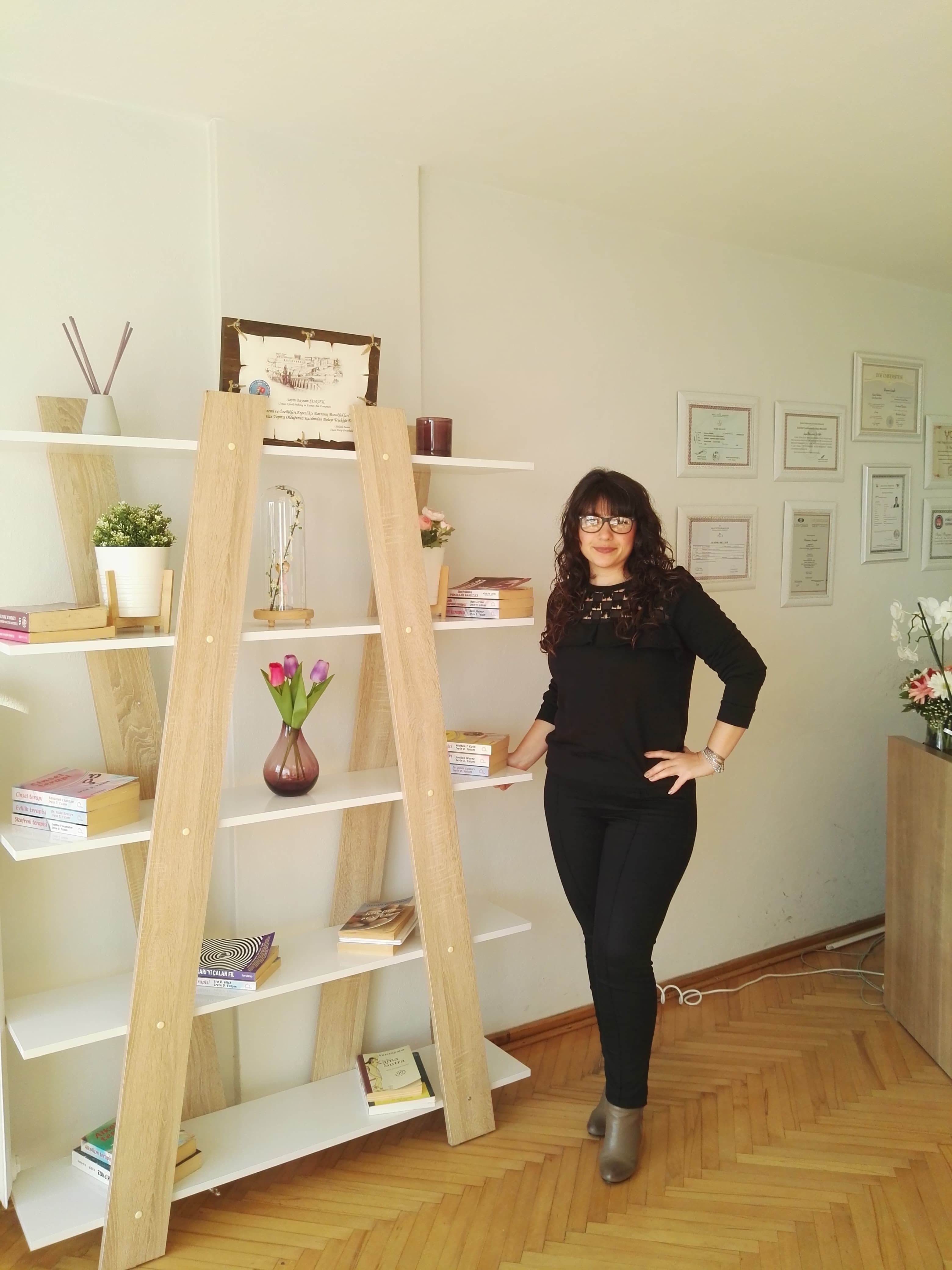 Psychologist Gökçe Sümekçi Fotoğraf 4