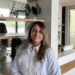 Dr. Vuslat Çiçek Arı