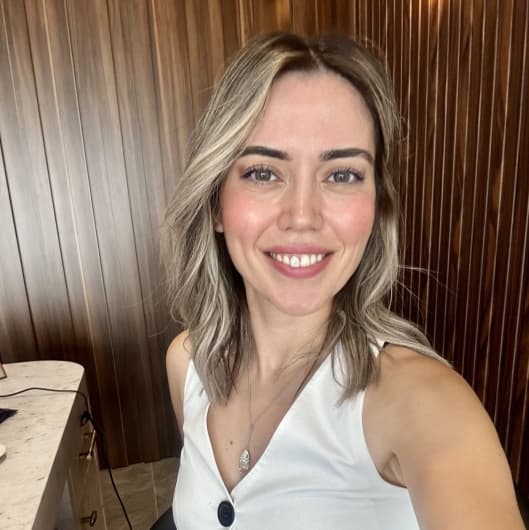 Dentist Öznur Özlü