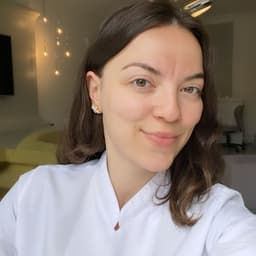 Dentist Müge Ersaydı