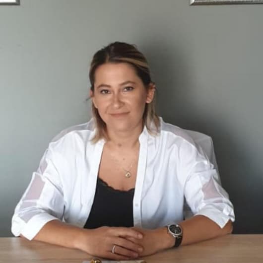 Fzt. Esra Gençer