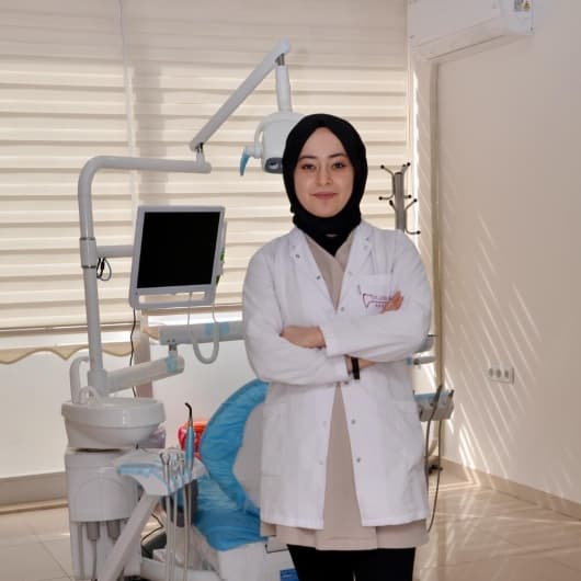 Dentist Gizem Şentürk