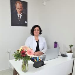 Dentist Gözde Yakar Akel