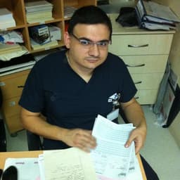 Specialist Dr. Erhan Yeniaras