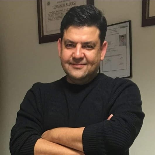 Surgeon Çetin Köstekçi