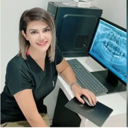 Dentist Ezgi Çimen