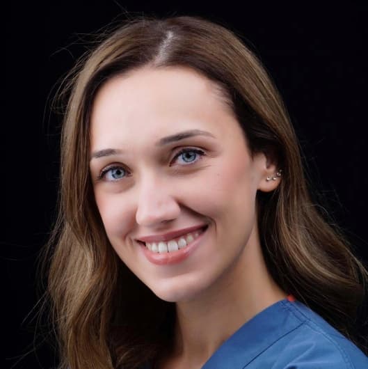 Dentist Ceren Bayram
