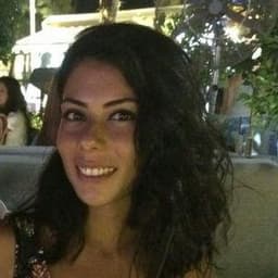 Dentist Bihter Akçora