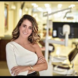 Dentist Atiye Selin Uzun