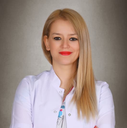 Dentist Burcu Kesin
