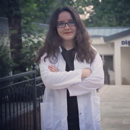 Dt. Büşra Ki̇reçkaya