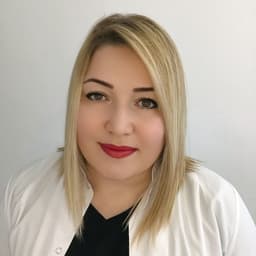 Dentist Aybike Gözet