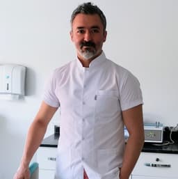 Dentist Gürcan Topuz