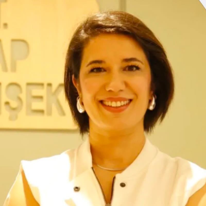 Dentist Serap Şimşek