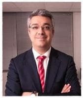 Surgeon İlkay Hüthüt
