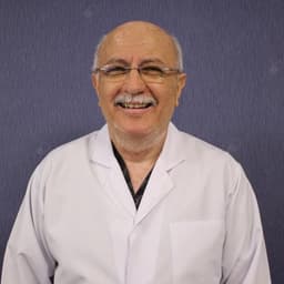 Dentist Özer Karaahmetoğlu