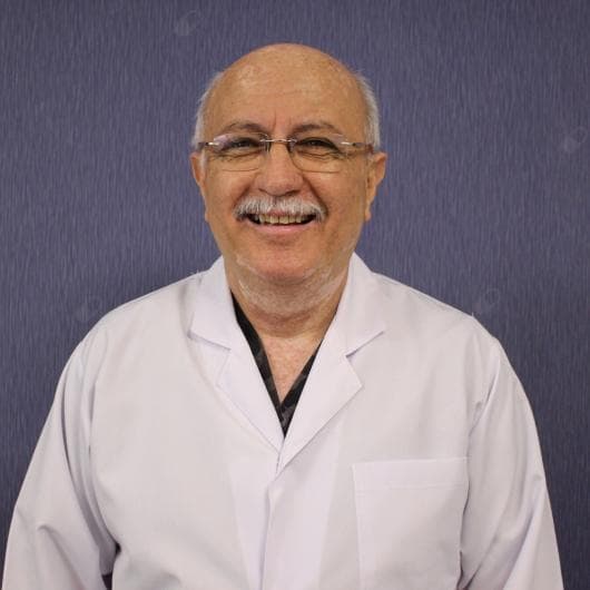 Dentist Özer Karaahmetoğlu