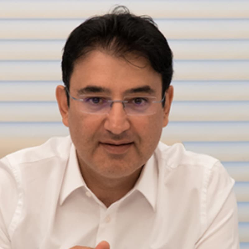 Surgeon Tolga Ecemiş