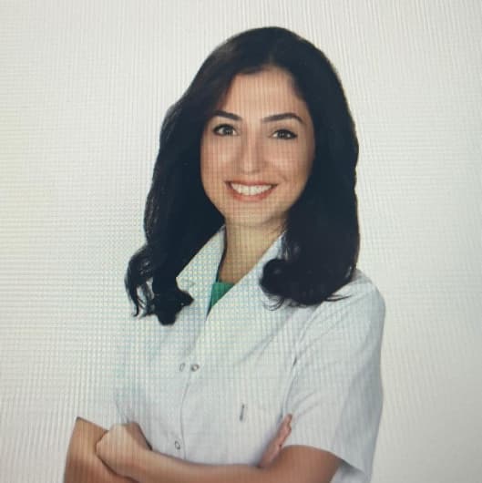 Dentist Ceren Bayhan