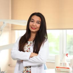 Dentist Elif Uğur