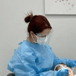 Dentist Betül Gözen