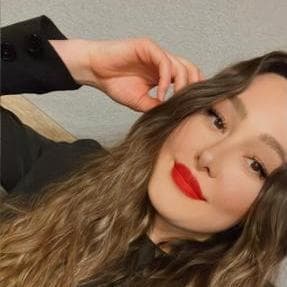 Psychologist Kübra Çakmak