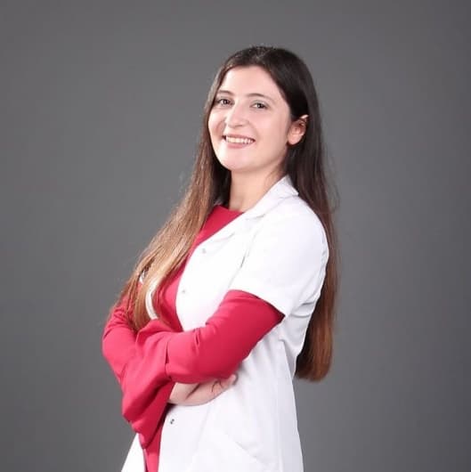 Dentist Beyza Tarğıl