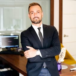 Surgeon Arda Çınar